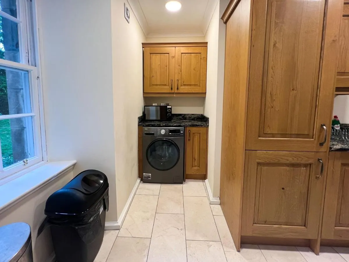 Spacious Flat Sleeps 8 Near Princes Street Edinburgh United Kingdom