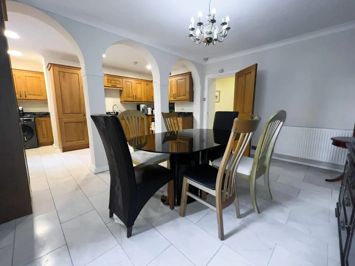 Spacious 2BR Flat Sleeps 8 Princes Street Edimburgo Apartamento