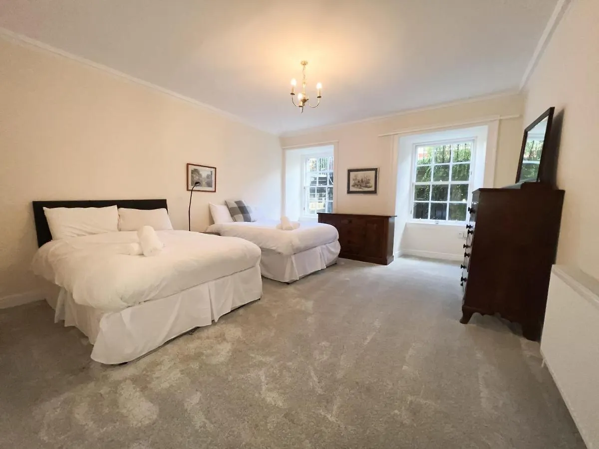 Apartamento Spacious 2BR Flat Sleeps 8 Princes Street Edimburgo