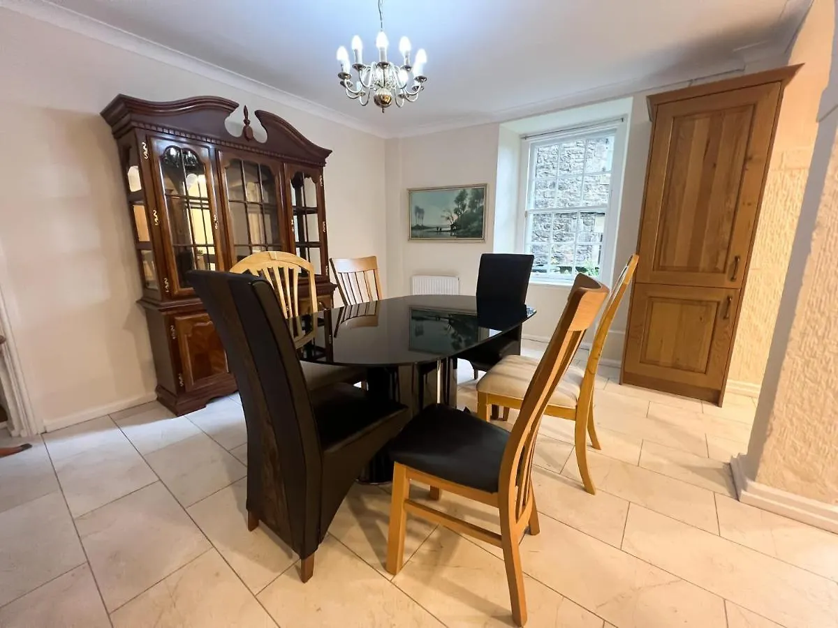 Apartman Spacious Flat Sleeps 8 Near Princes Street EDI