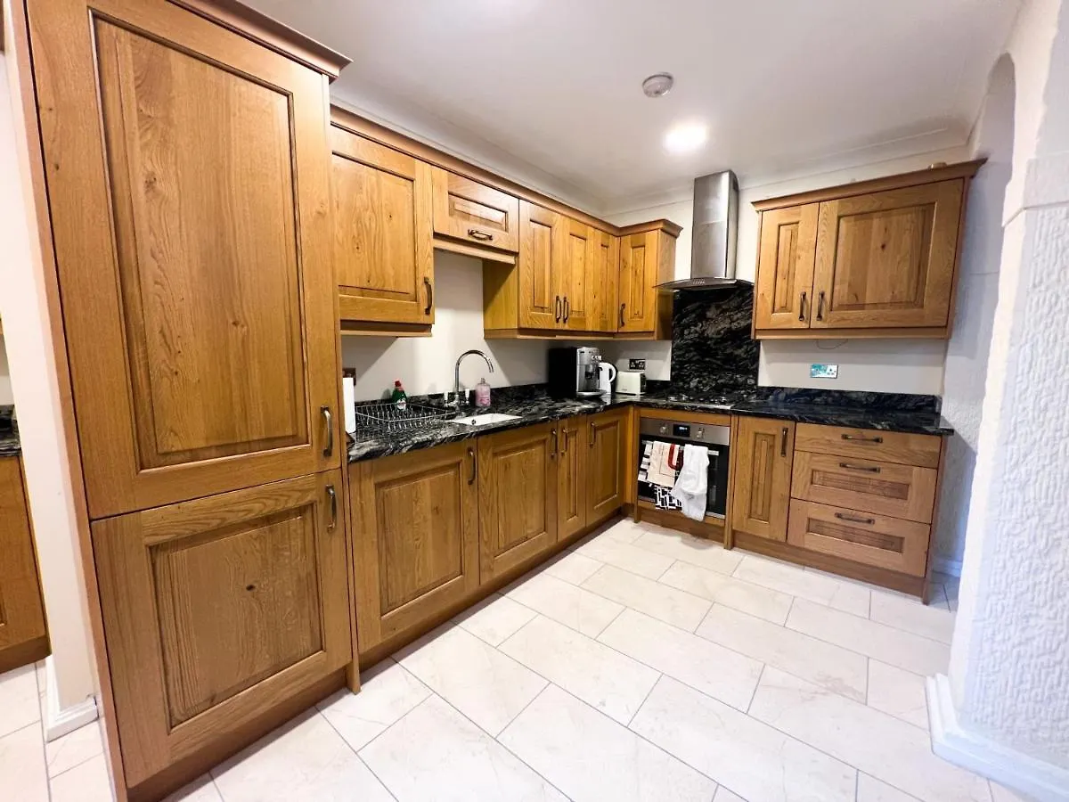 Spacious Flat Sleeps 8 Near Princes Street Edinburgh Apartment