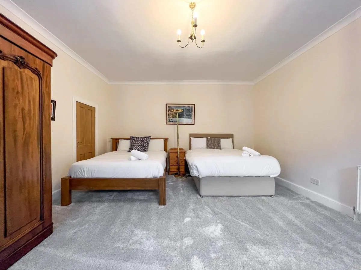 Apartment Spacious Flat Sleeps 8 Near Princes Street Edinburgh United Kingdom